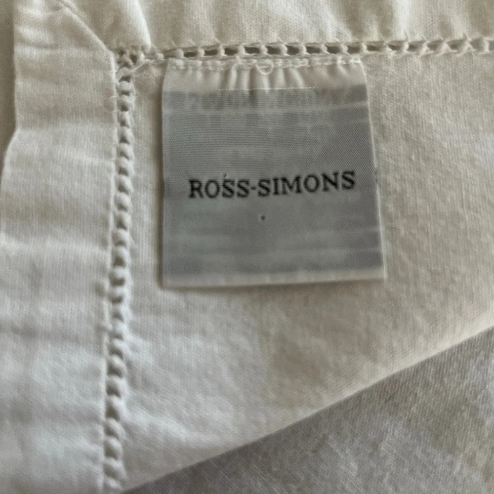 Ross-Simons measure corner white